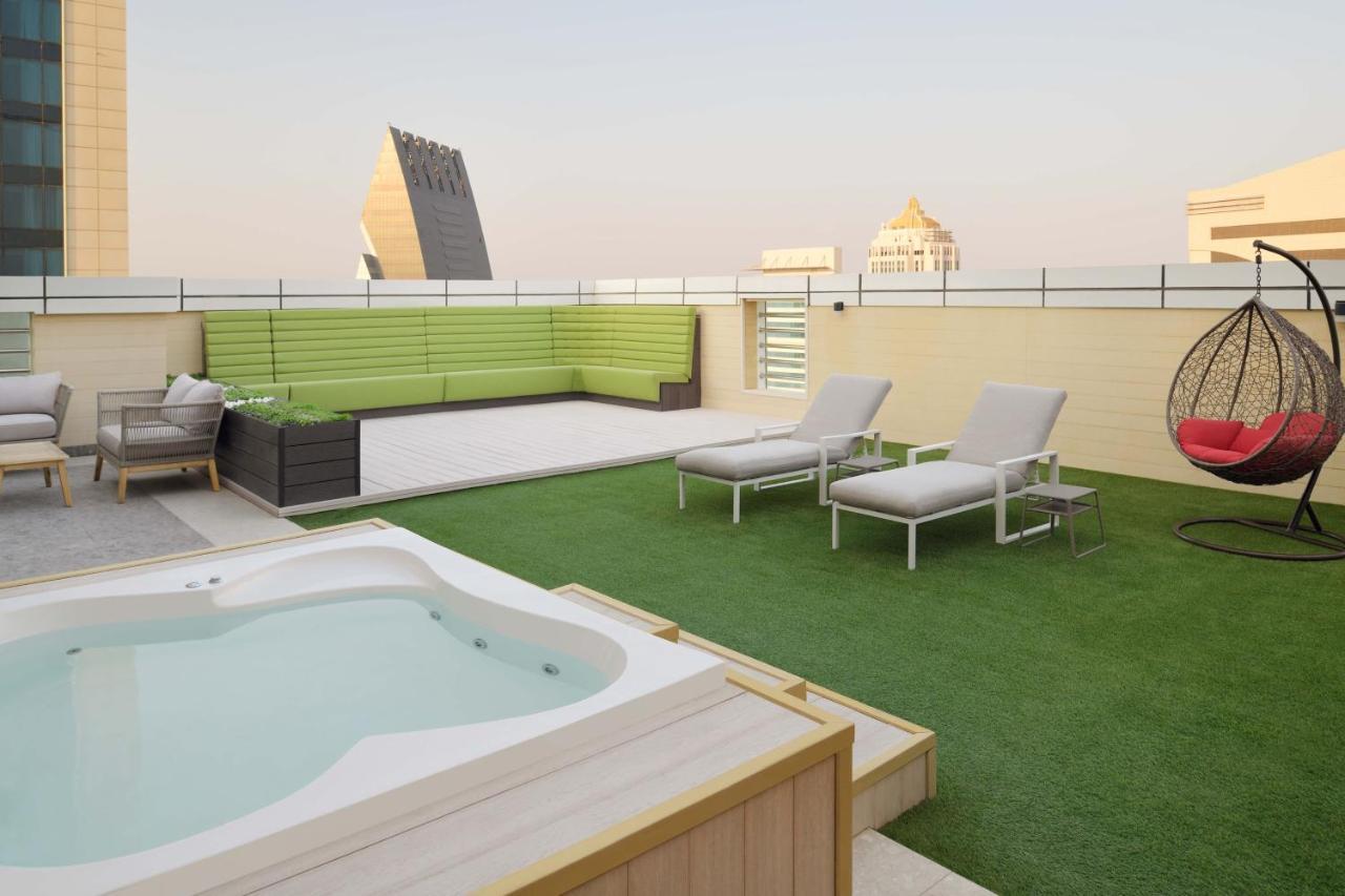 Element By Westin City Center Doha Exterior photo Rooftop pool at the hotel