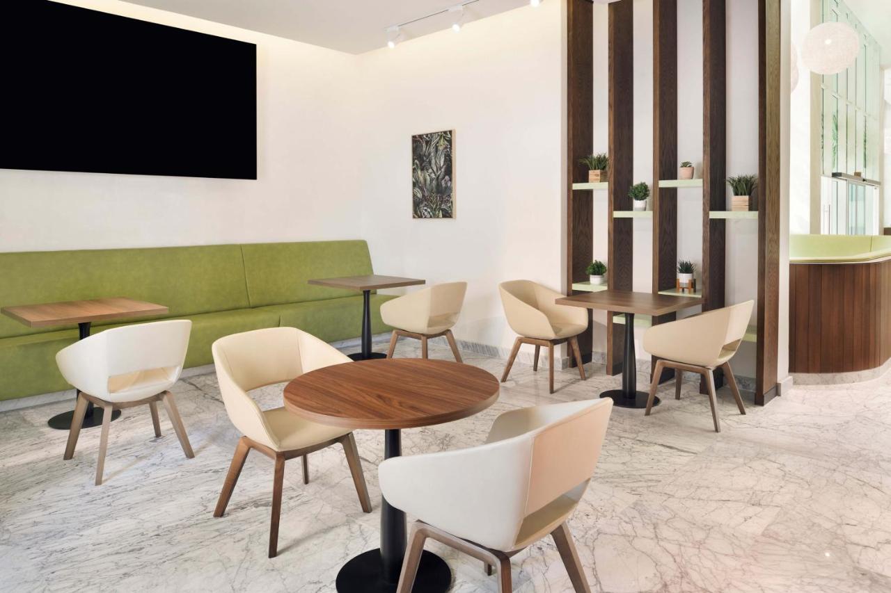 Element By Westin City Center Doha Exterior photo The lounge at the airport