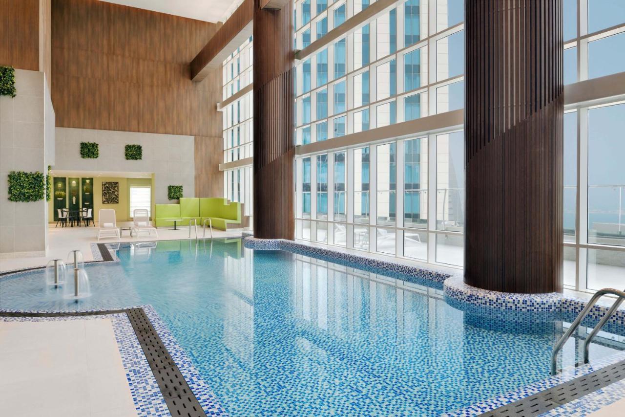 Element By Westin City Center Doha Exterior photo Swimming pool